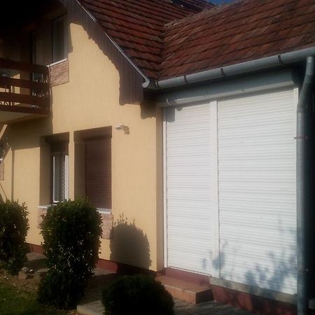 Orszag Apartmanhaz 잘라카로쉬 외부 사진